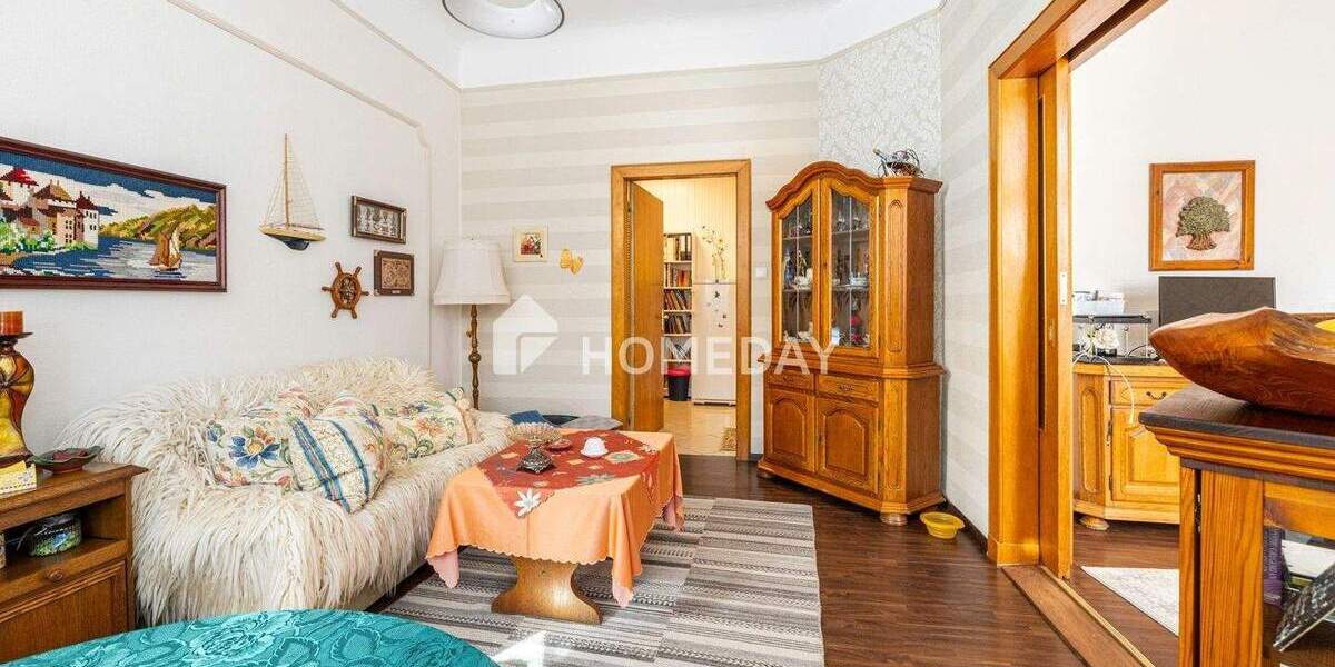 Schmuckstück mit Altbau-Charm mit praktischer Einliegerwohnung & Carports in zentraler Lage | Brake 7 zimmer