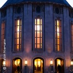 Um die Ecke