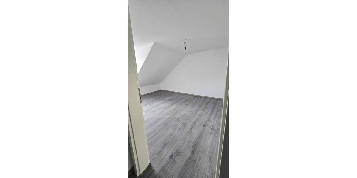 Dachgeschoßwohnung Wilhelmshaven Heppens - 5 Zimmer, 100 m&sup2;, 700&euro; | Angebot:25791708