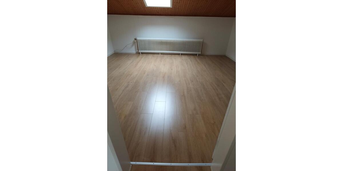 Dachgeschoßwohnung Wilhelmshaven Heppens - 2 Zimmer, 74 m&sup2;, 480&euro; | Angebot:26061057