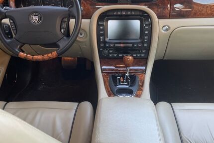 Jaguar XJ 199.899 km 7.850 &euro; Bremerhaven 27578