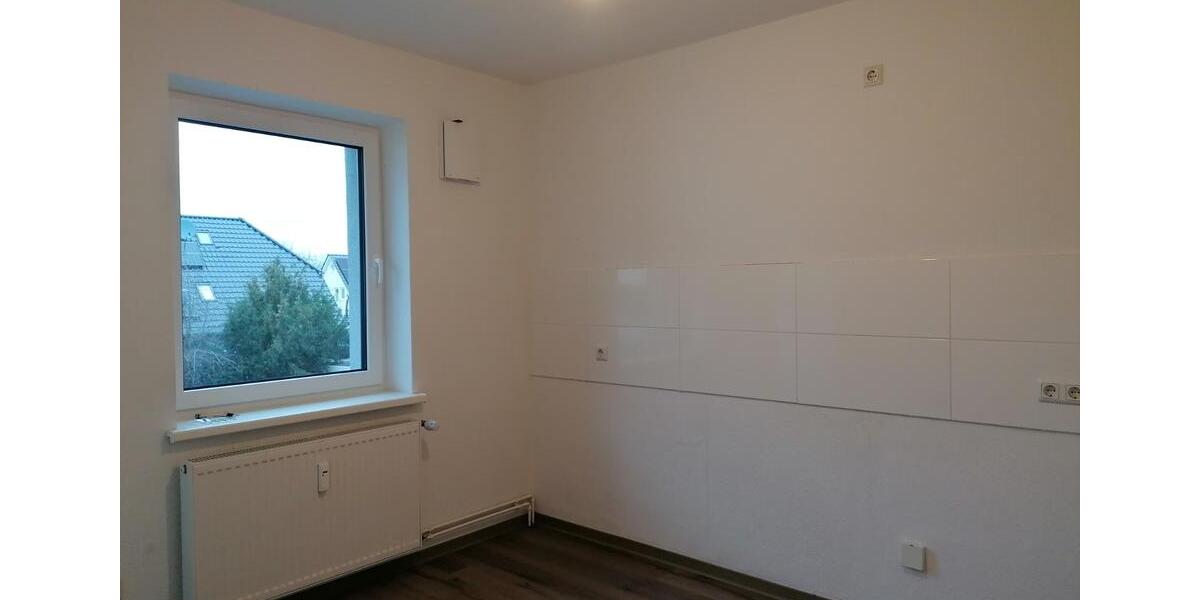 Anfragen NUR per E-Mail. Demnächst. Beliebte Wulsdorf. 2-Zimmer Romantische Maisonette Wohnung über 2 Ebenen mit Sichtbalken, Balkon und PKW-Stellplatz. 2 zimmer