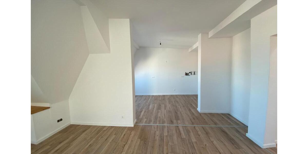 Dachgeschoßwohnung Bremerhaven - 4 Zimmer, 109 m&sup2;, 740&euro; | Angebot:26131237