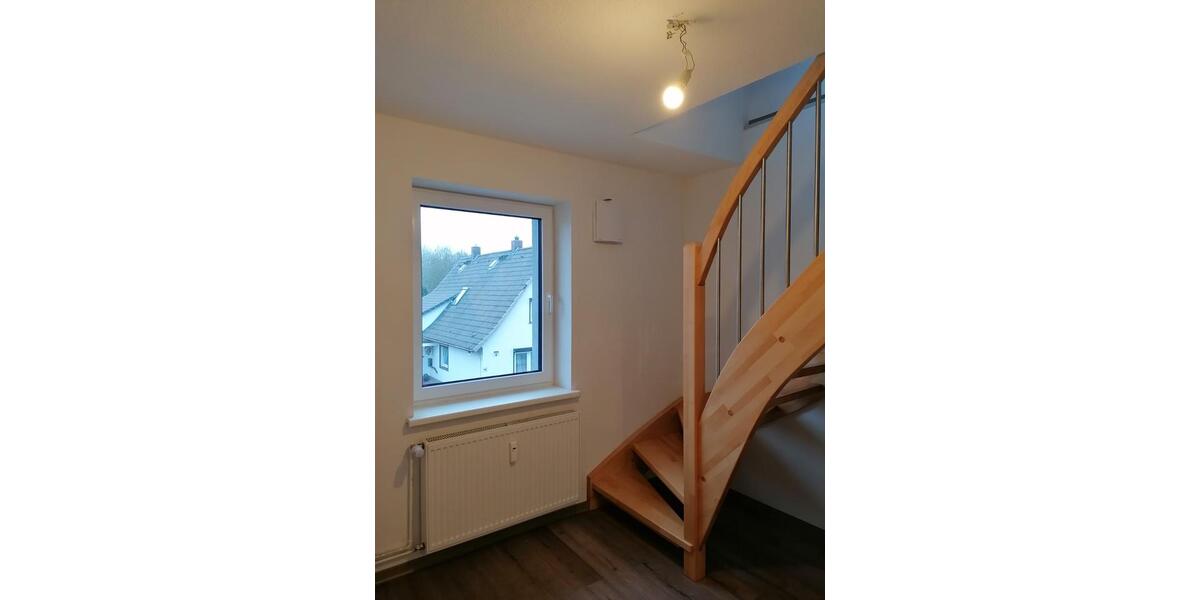 Anfragen NUR per E-Mail. Demnächst. Beliebte Wulsdorf. 2-Zimmer Romantische Maisonette Wohnung über 2 Ebenen mit Sichtbalken, Balkon und PKW-Stellplatz. 2 zimmer