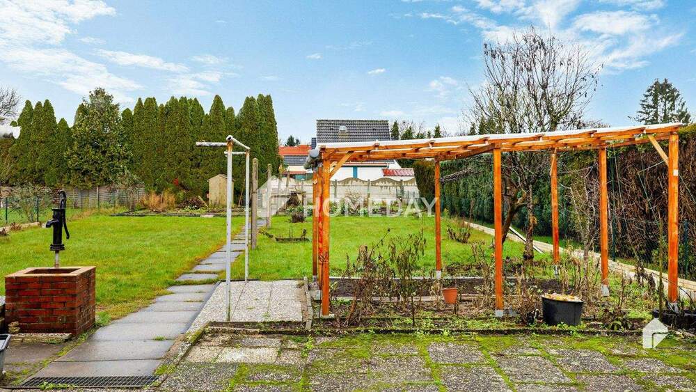 Teilsaniertes Einfamilienhaus mit großem Grundstück, Terrasse, Nebengebäude und Garage | Surheide 5 zimmer