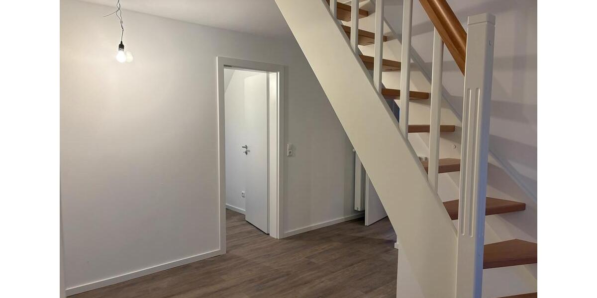 Dachgeschoßwohnung Bremerhaven Geestemünde - 2.5 Zimmer, 50 m&sup2;, 600&euro; | Angebot:25853122