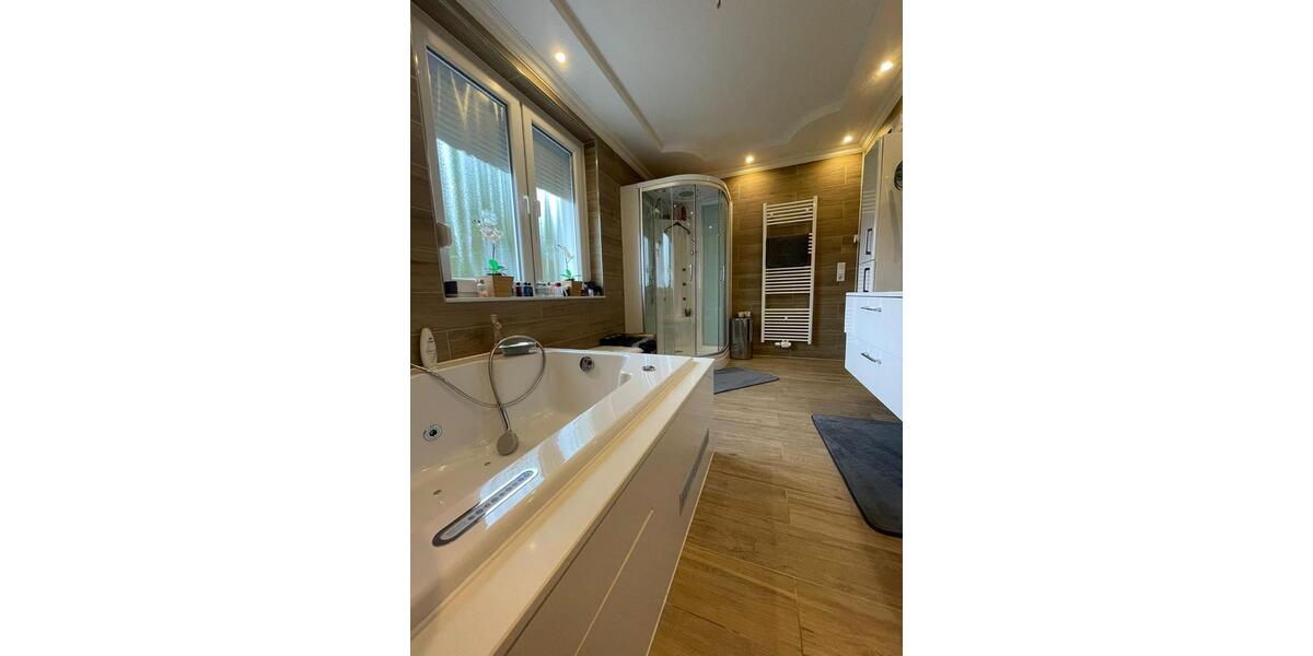 Einfamilienhaus Loxstedt - 12 Zimmer, 335 m&sup2;, 375.000&euro; | Angebot:27013662