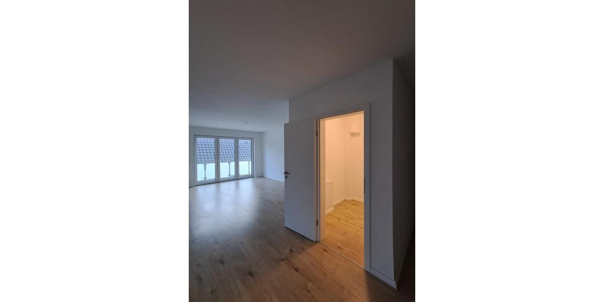 Anfragen NUR per E-Mail. Beliebte Wulsdorf. Bj 2022. Gepflegte 3-Zimmer 87 qm Wohnung mit offener Küche, Balkon, Aufzug, GarderobenraumAK, Fußbodenheizung und PKW-Stellplatz. 3 zimmer