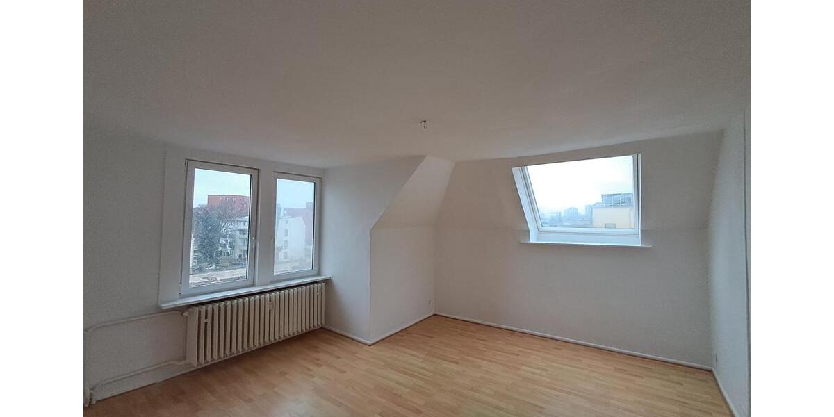 Anfragen NUR per E-Mail. Günstige 3-Zimmer Wohnung im 4-OG in der Nahe Kistner-Gelände. 3 zimmer