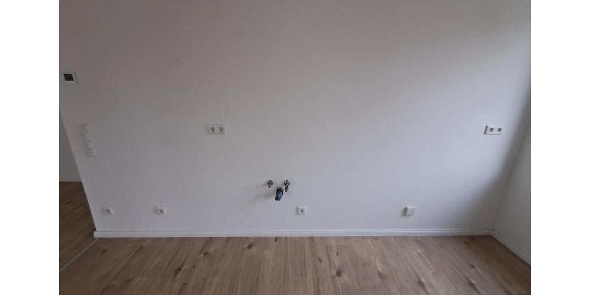 Anfragen NUR per E-Mail. Beliebte Wulsdorf. Bj 2022. Gepflegte 3-Zimmer 87 qm Wohnung mit offener Küche, Balkon, Aufzug, GarderobenraumAK, Fußbodenheizung und PKW-Stellplatz. 3 zimmer