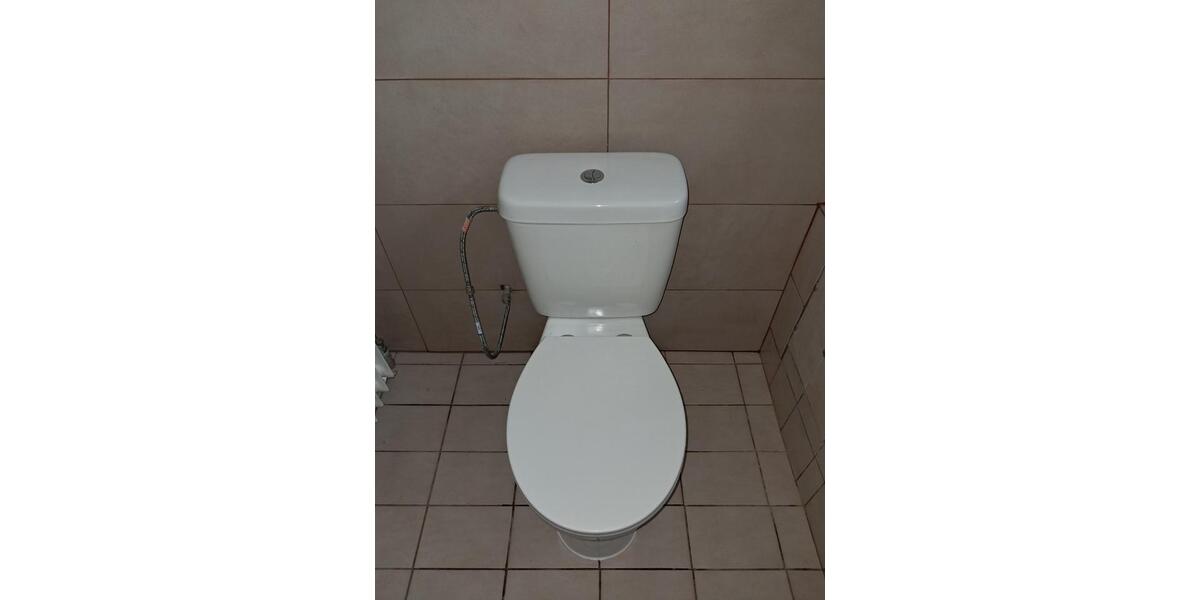 Anfragen NUR per E-Mail. Mini 4-Zimmer Wohnung im 3-OG in der Nähe Innenstadt. 4 zimmer