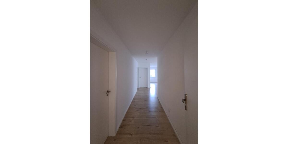Anfragen NUR per E-Mail. Beliebte Wulsdorf. Bj 2022. Gepflegte 3-Zimmer 87 qm Wohnung mit offener Küche, Balkon, Aufzug, GarderobenraumAK, Fußbodenheizung und PKW-Stellplatz. 3 zimmer
