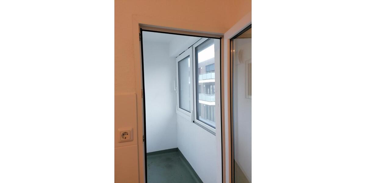 Anfragen NUR per E-Mail. Demnächst. Beliebte Wulsdorf. 2-Zimmer Romantische Maisonette Wohnung über 2 Ebenen mit Sichtbalken, Balkon und PKW-Stellplatz. 2 zimmer