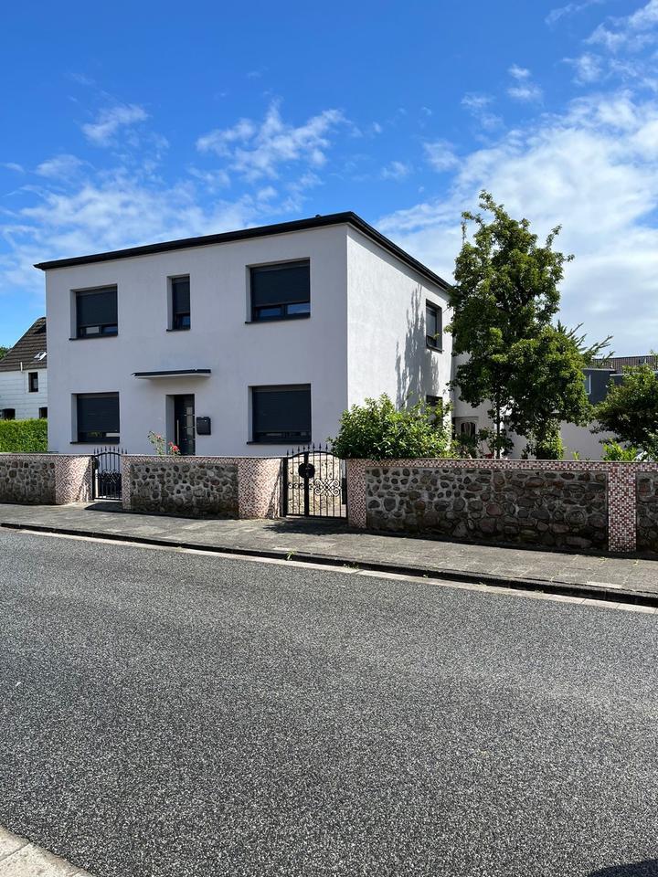 Kernsaniertes Zweifamilienhaus mit Garten