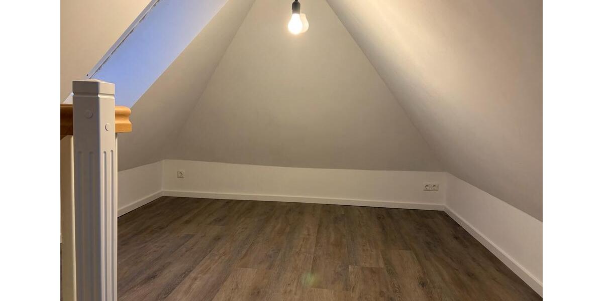 Dachgeschoßwohnung Bremerhaven Geestemünde - 2.5 Zimmer, 50 m&sup2;, 600&euro; | Angebot:25853122