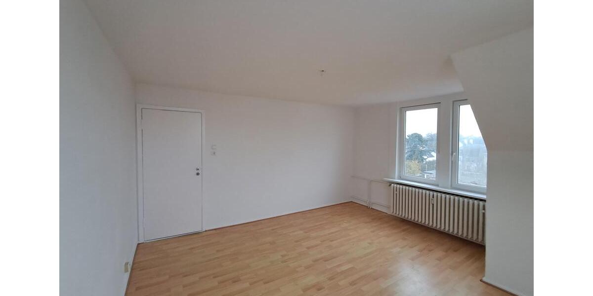Anfragen NUR per E-Mail. Günstige 3-Zimmer Wohnung im 4-OG in der Nahe Kistner-Gelände. 3 zimmer