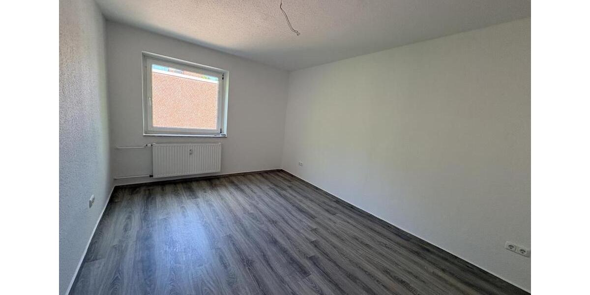 Etagenwohnung Bremerhaven Schiffdorferdamm - 3 Zimmer, 76 m&sup2;, 589&euro; | Angebot:26677135