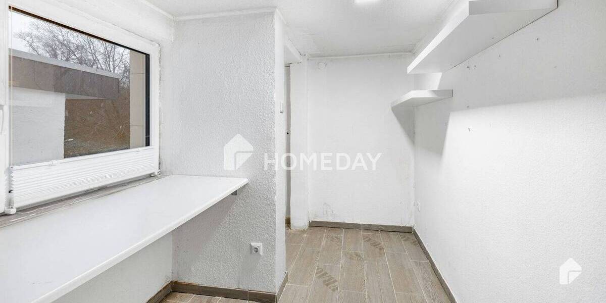 Teilsaniertes Einfamilienhaus mit großem Grundstück, Anbauten sowie 2 Garagen | BHV-Lehe 5 zimmer