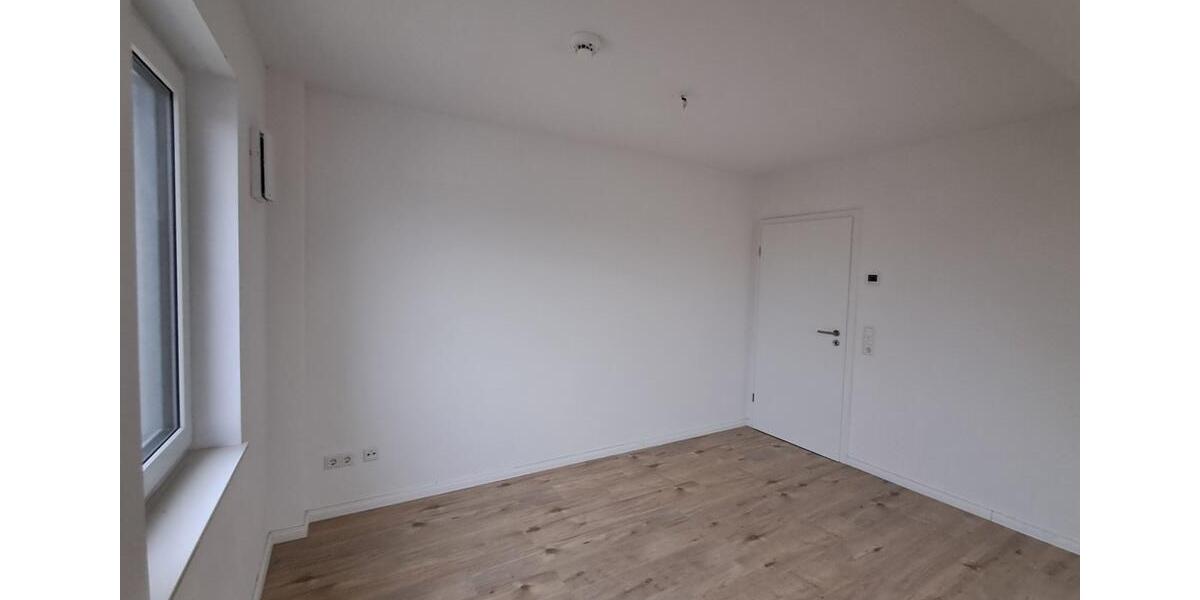 Anfragen NUR per E-Mail. Beliebte Wulsdorf. Bj 2022. Gepflegte 3-Zimmer 87 qm Wohnung mit offener Küche, Balkon, Aufzug, GarderobenraumAK, Fußbodenheizung und PKW-Stellplatz. 3 zimmer