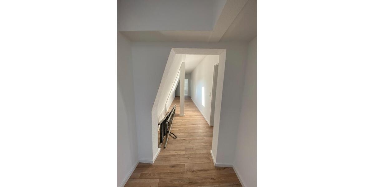 Dachgeschoßwohnung Bremerhaven - 4 Zimmer, 109 m&sup2;, 740&euro; | Angebot:26131237