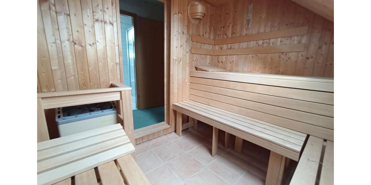 Modernisiertes EFH mit großem Grundstück, Glas-Terrasse & Sauna zimmer