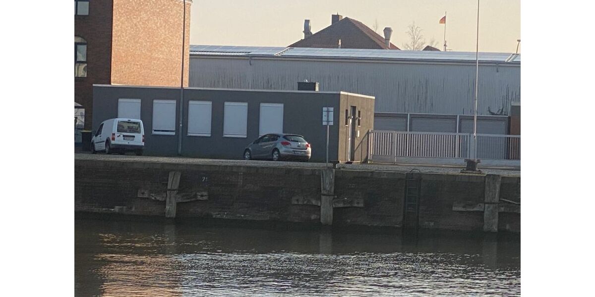 Provisionsfrei* Gewerbehof - 2 Bürogebäude, 240 m² Lager & 13 Garagen direkt am Wasser - Gewerbeobjekt Bremerhaven Fischereihafen (Stadtteil) | Angebot:24480932