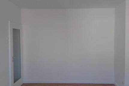 Anfragen NUR per Email. 1-Zimmer Wohnung in der Nähe der Innenstadt. 1 zimmer