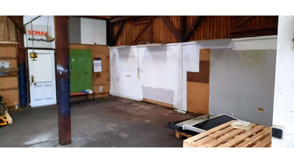 Halle in Brake 742 € 277 m²
