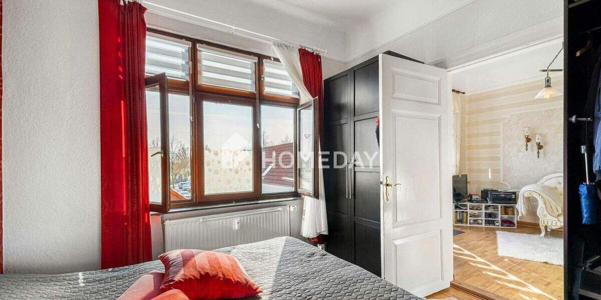 Schmuckstück mit Altbau-Charm mit praktischer Einliegerwohnung & Carports in zentraler Lage | Brake 7 zimmer