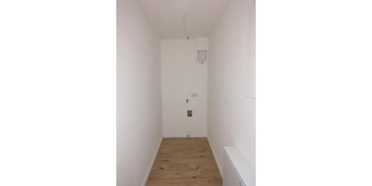 Anfragen NUR per E-Mail. Demnächst. Beliebte Wulsdorf. Bj 2022. Gepflegte 2-Zimmer 56 qm Wohnung mit offener Küche, Balkon, Aufzug, GarderobenraumAK, Fußbodenheizung und PKW-Stellplatz. 2 zimmer