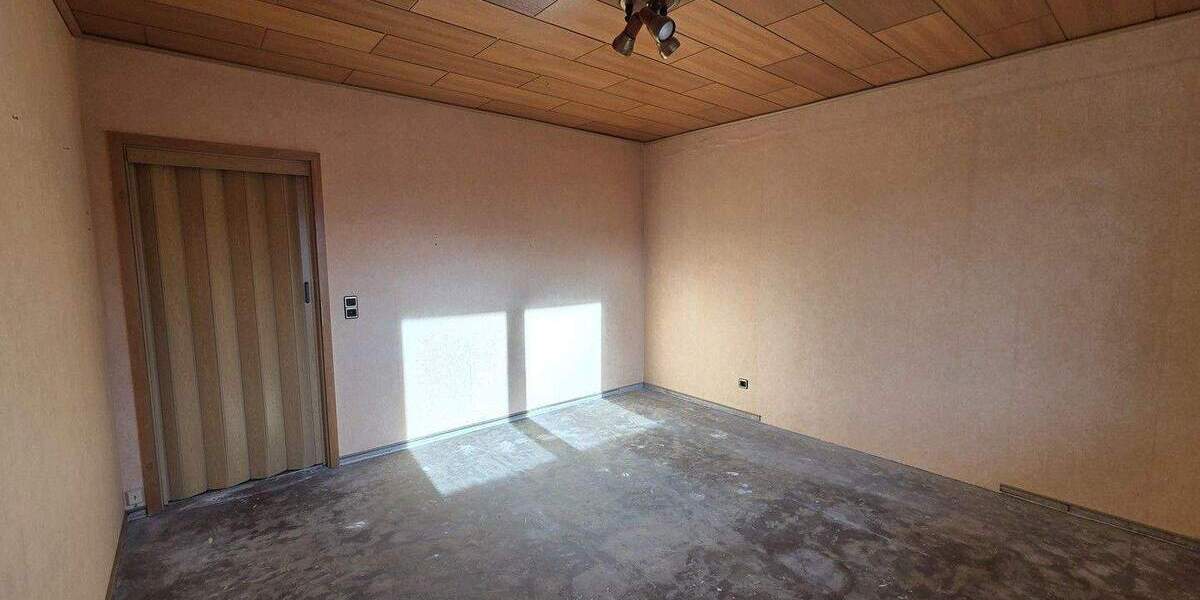 ruhig gelegener Bungalow mit Vollkeller, großer Garage und Gartenhaus 3 zimmer