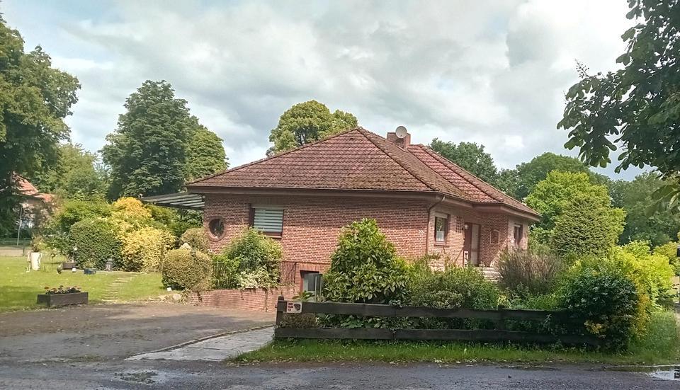 schöner Bungalow mit Keller & grossen Garten