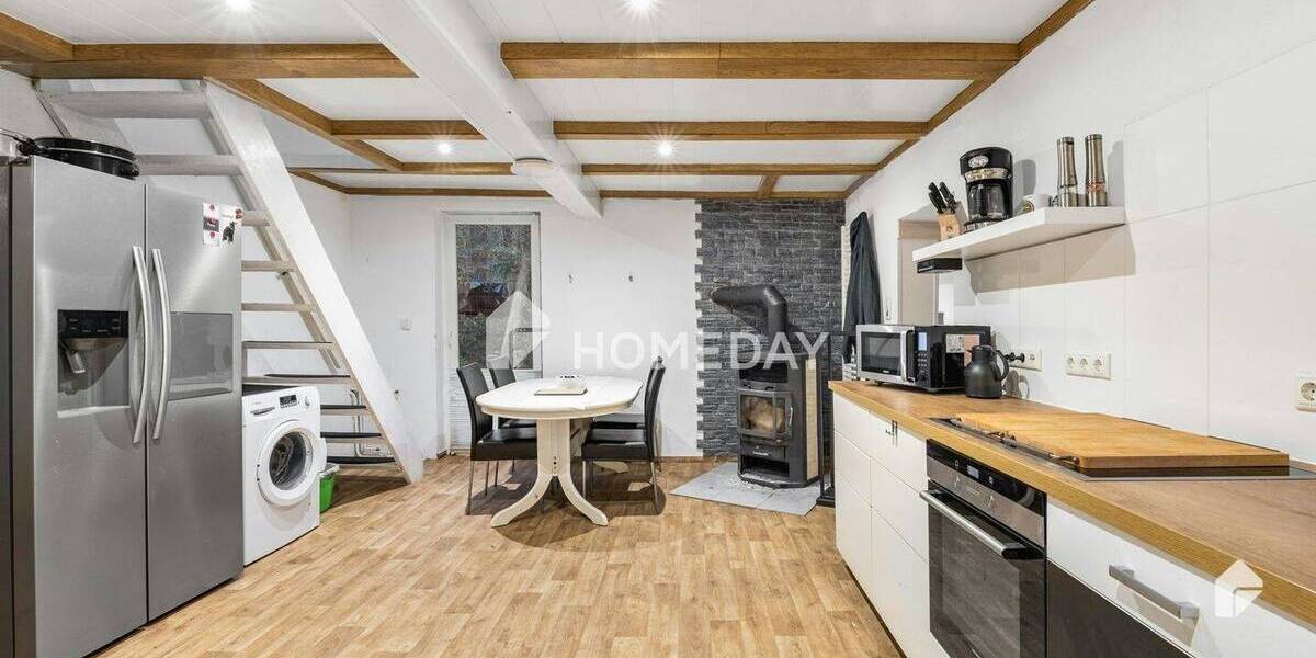 Teilsaniertes Einfamilienhaus mit großem Grundstück, Anbauten sowie 2 Garagen | BHV-Lehe 5 zimmer