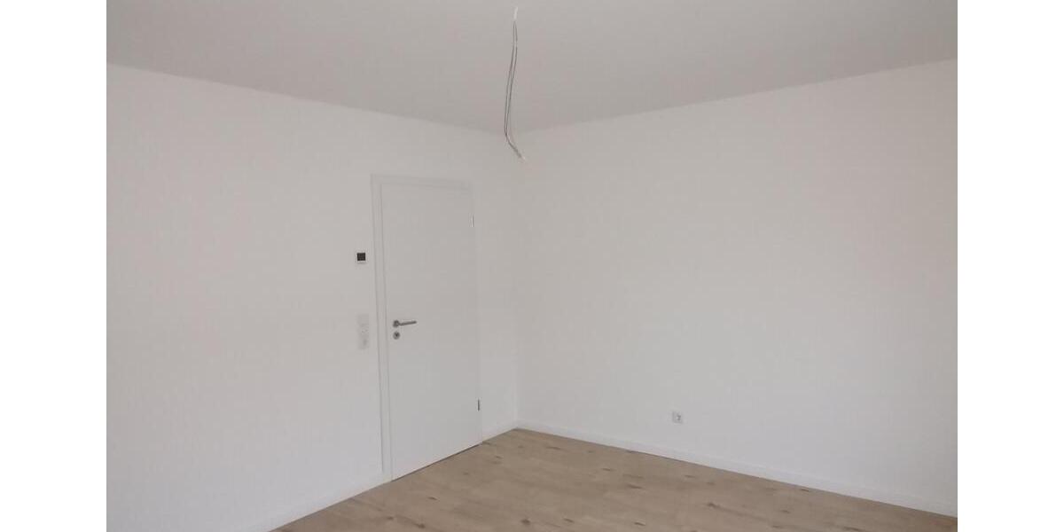 Anfragen NUR per E-Mail. Demnächst. Beliebte Wulsdorf. Bj 2022. Gepflegte 2-Zimmer 56 qm Wohnung mit offener Küche, Balkon, Aufzug, GarderobenraumAK, Fußbodenheizung und PKW-Stellplatz. 2 zimmer