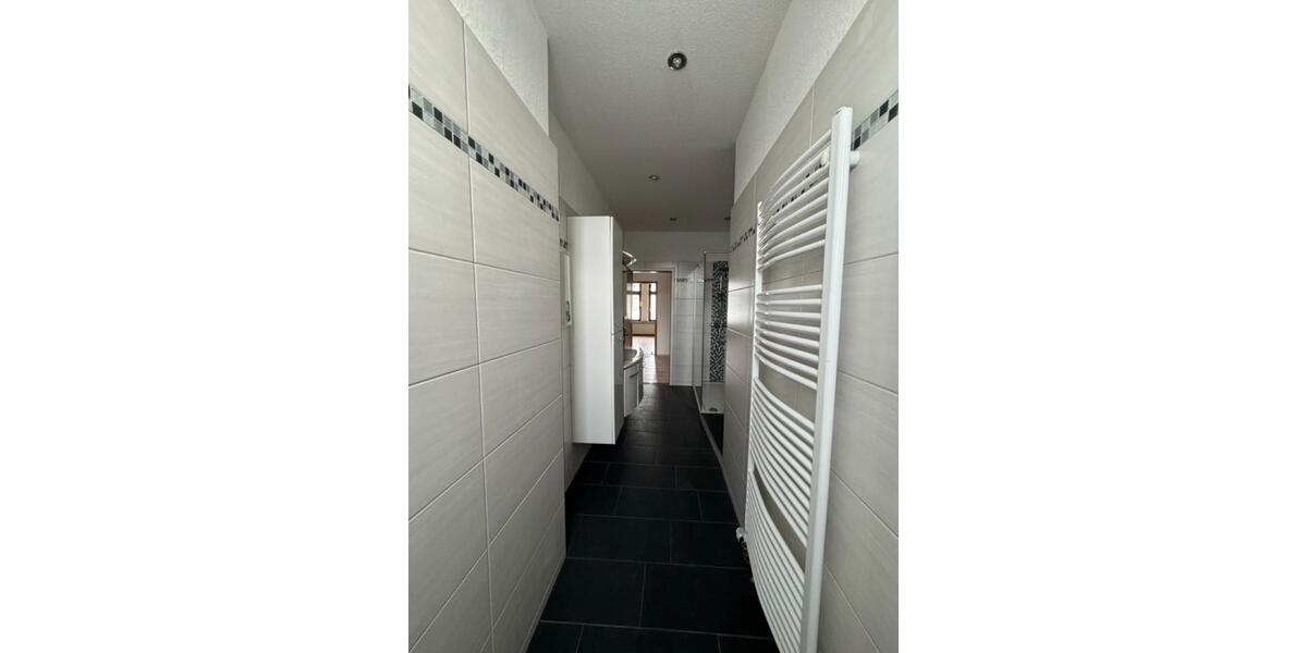 Etagenwohnung Nordenham - 5 Zimmer, 98 m&sup2;, 700&euro; | Angebot:25368323