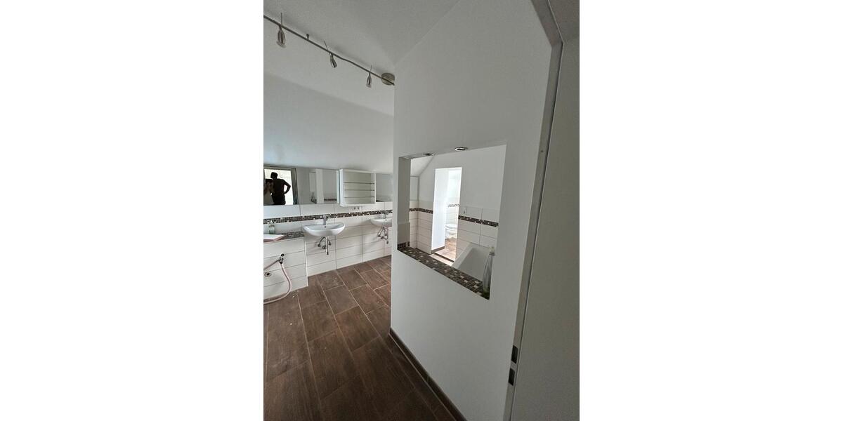 Bremerhaven, große Wohnung in guter Lage zu vermieten. 5 zimmer