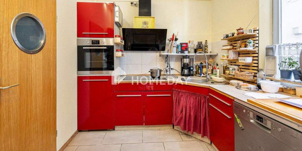 Schmuckstück mit Altbau-Charm mit praktischer Einliegerwohnung & Carports in zentraler Lage | Brake 7 zimmer