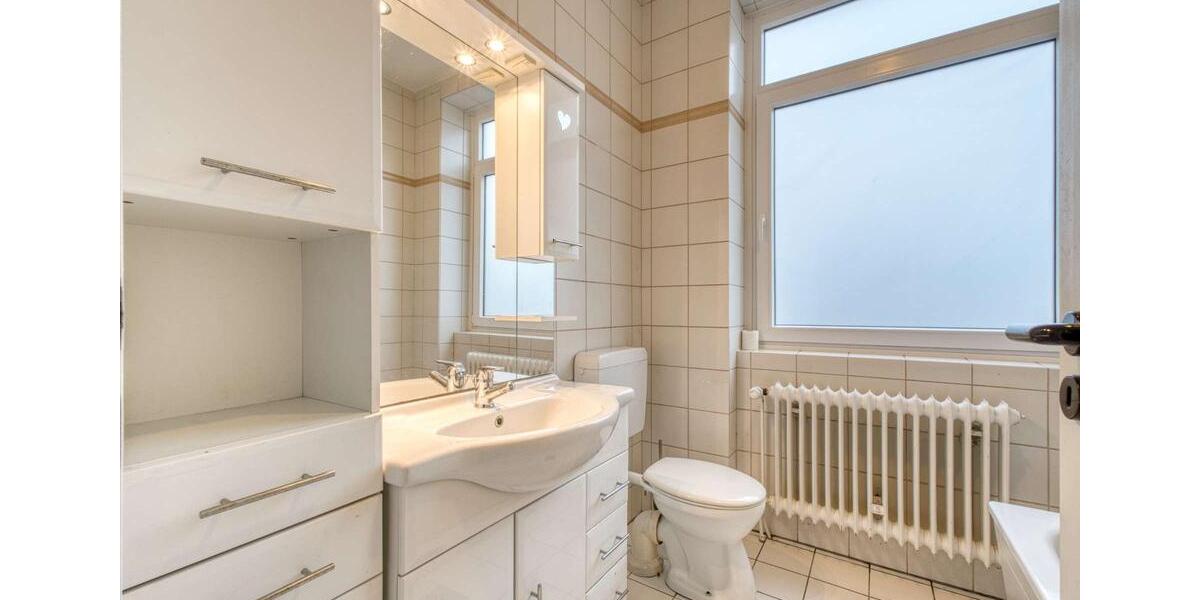 Helle 3-Zimmer-Wohnung mit Einbauküche inklusive E-Geräte – zentral gelegen in Brake 3 zimmer