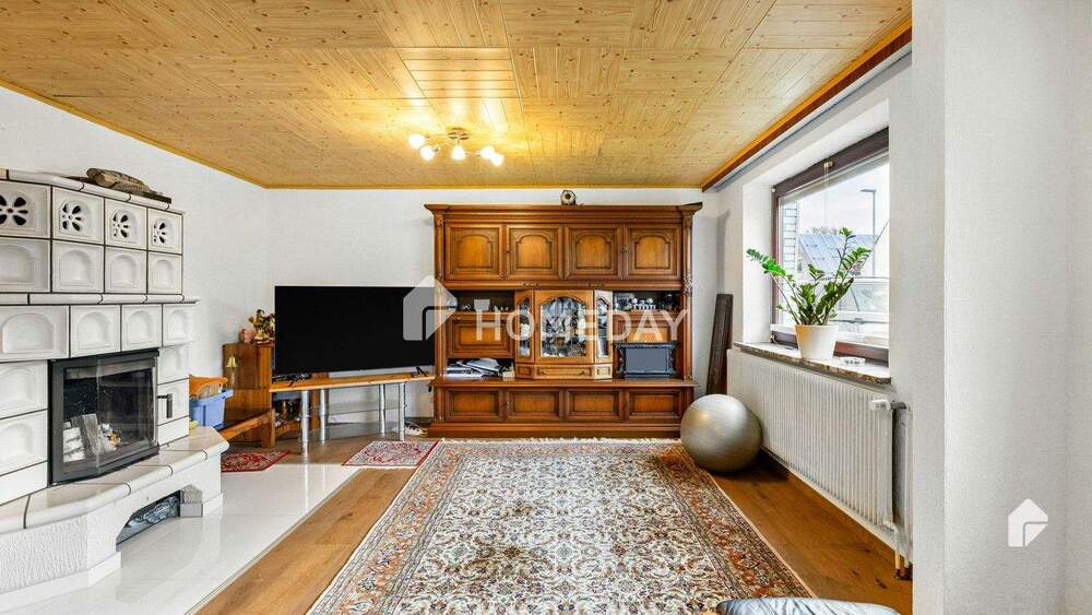 Teilsaniertes Einfamilienhaus mit großem Grundstück, Terrasse, Nebengebäude und Garage | Surheide 5 zimmer