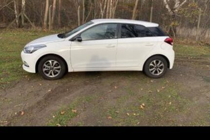 Hyundai i20 87.000 km 8.800 &euro; Bremerhaven 27580