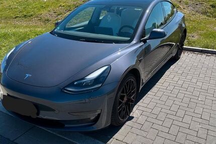 Tesla Model 3 63.900 km 28.500 &euro; Bremerhaven 27578