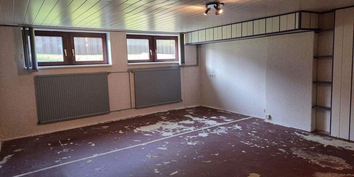 ruhig gelegener Bungalow mit Vollkeller, großer Garage und Gartenhaus 3 zimmer