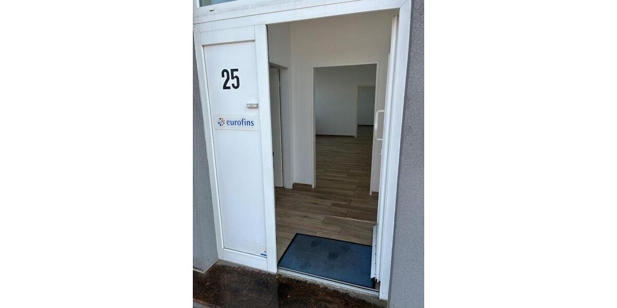 Provisionsfrei* Gewerbehof - 2 Bürogebäude, 240 m² Lager & 13 Garagen direkt am Wasser - Gewerbeobjekt Bremerhaven Fischereihafen (Stadtteil) | Angebot:24480932
