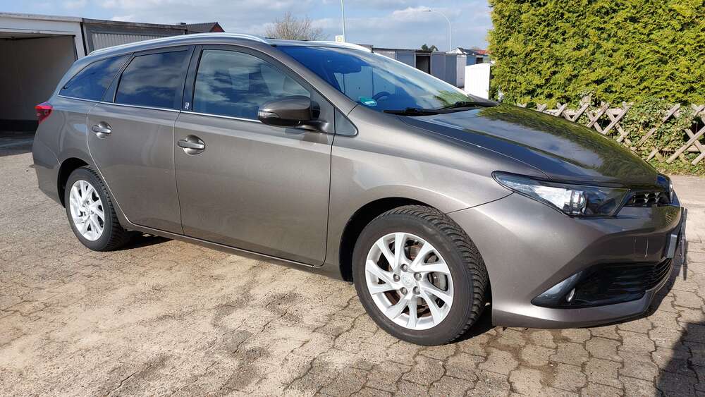 Toyota Auris 54.100 km 16.000 &euro; Bremerhaven, Stadt 27574