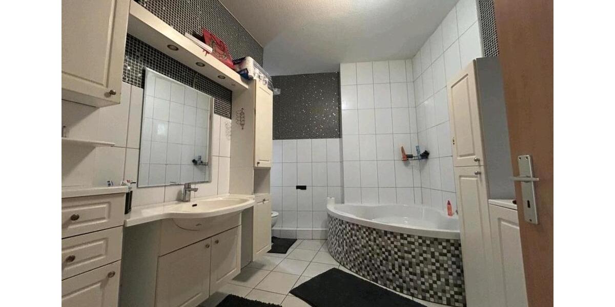 Etagenwohnung Bremerhaven Mitte - 5 Zimmer, 130 m&sup2;, 142.000&euro; | Angebot:26244884