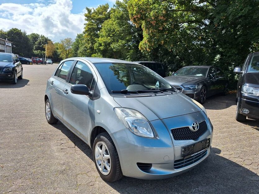 Toyota Yaris 161.000 km 2.700 € Bremerhaven 27576