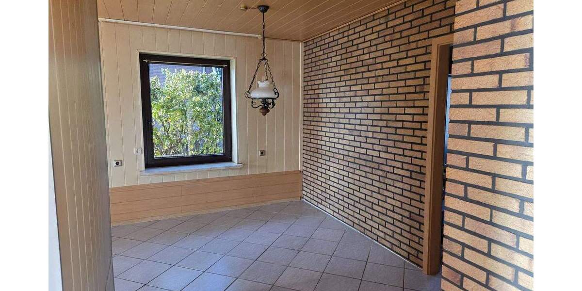 ruhig gelegener Bungalow mit Vollkeller, großer Garage und Gartenhaus 3 zimmer