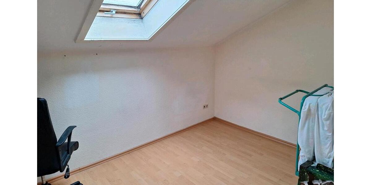 Dachgeschoßwohnung Bremerhaven Mitte - 1.5 Zimmer, 39 m&sup2;, 350&euro; | Angebot:24740527
