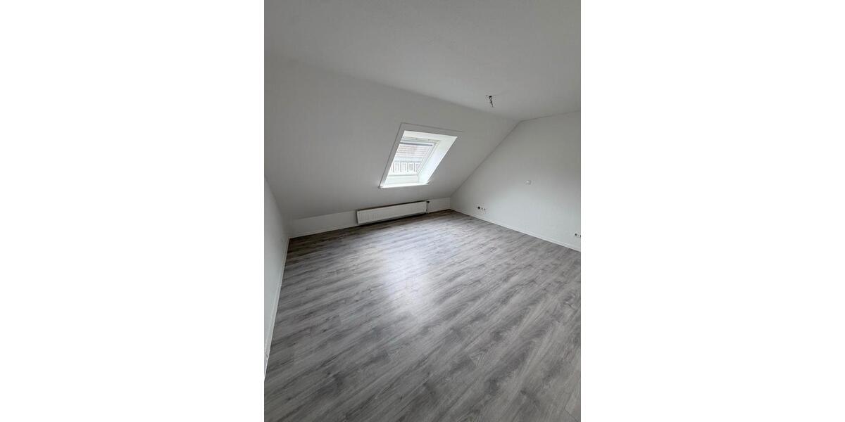 Dachgeschoßwohnung Bremerhaven Mitte - 3 Zimmer, 85 m&sup2;, 500&euro; | Angebot:25985898