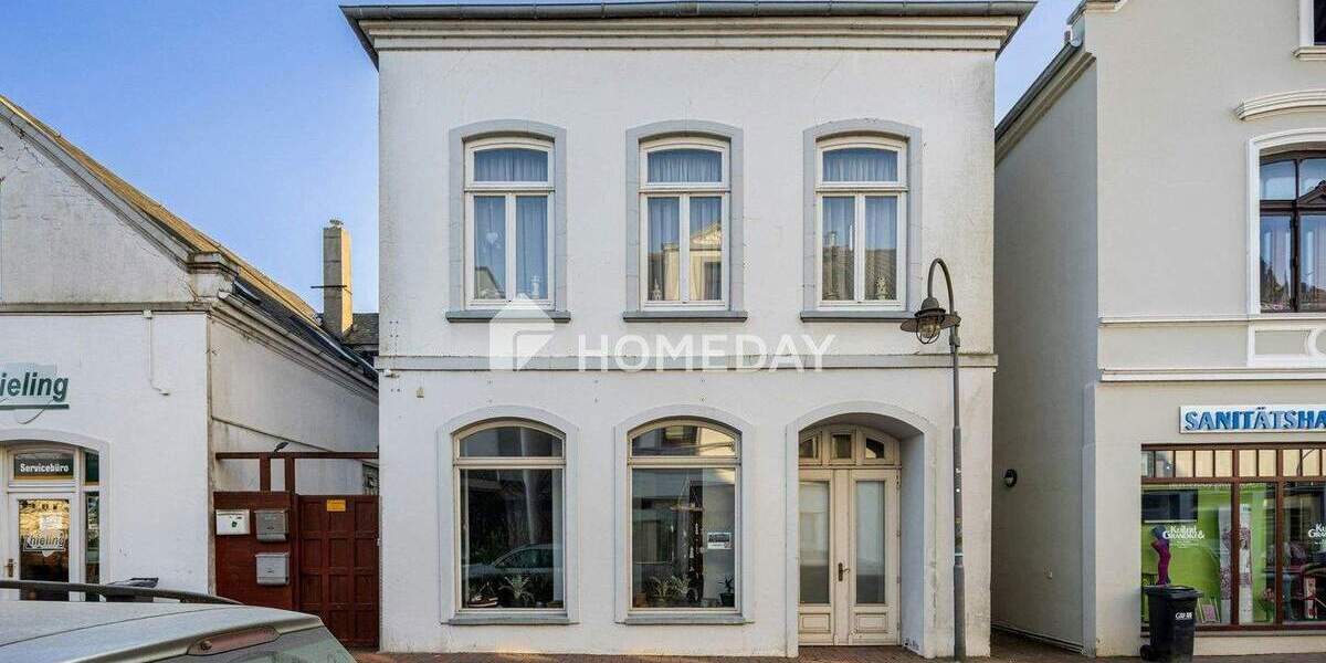 Schmuckstück mit Altbau-Charm mit praktischer Einliegerwohnung & Carports in zentraler Lage | Brake 7 zimmer